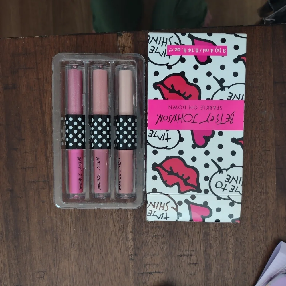 NWT Betsey Johnson Sparkle on Down lip gloss